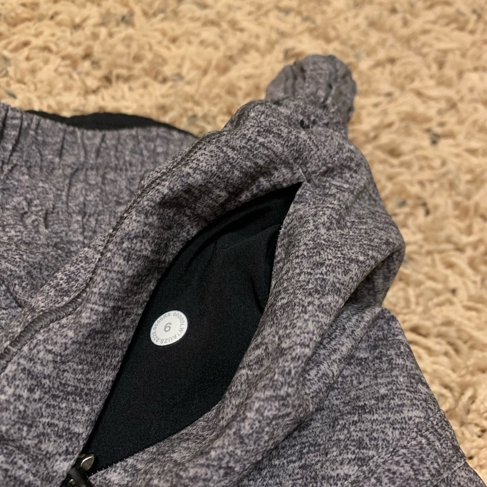 Lululemon tracker shorts - Picture 3 of 3